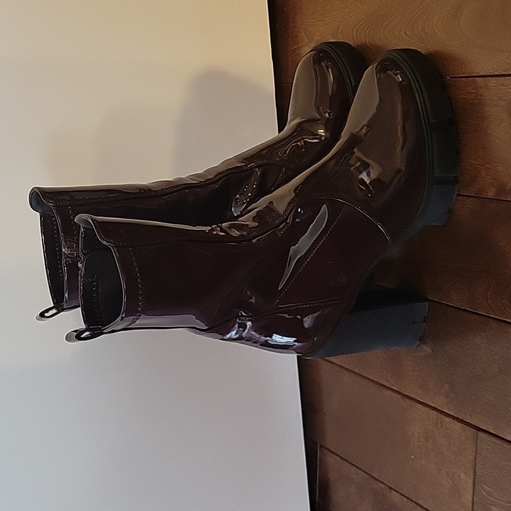 Aldo Ilanna patent boots